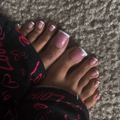💕 Size 6, long toes 💕 In person sessions 💕 Sponsored Travel Sessions 💕 Content Seller 💕 Video Chats