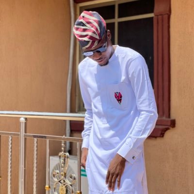 I live for fashion || fashion designer || Messi Fan 🐐||Barcelona Fan ❤️💙 ||Funaabite 👨‍🎓YBNL STAN