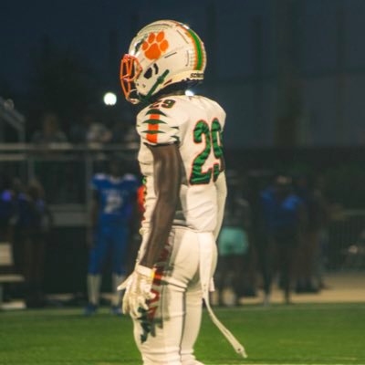 2025 ATH 🟢🟠@blanche_Ely 5’9 |170| Email:Savoixricky0@gmail.com Number:9542973963 NCAA ID: 2305901052