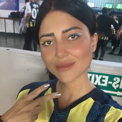 Sadece İnsan 🙋‍♀️                                   Fenerbahçe ⭐️💛💙
