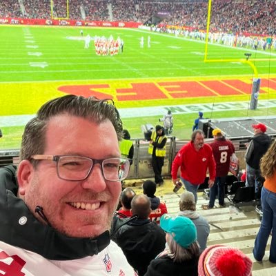 stolzer Ehemann und Vater, Anwalt, 49er und Rotkreuzler, Fantasy Footballer, Gründer von @dstfanfoobl und @CharityBowlGER Links: https://t.co/ZCPht5hOTu