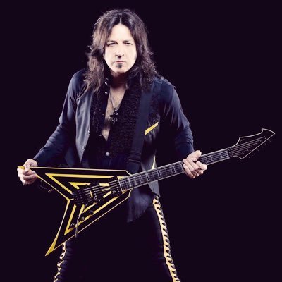 Singer/Guitarist for @Stryper @SweetandLynch & iconic - Formerly fo Boston, Husband to @Champagnesweet, Dad to Mikey & Lena. New Stryper album coming 🤝🤝