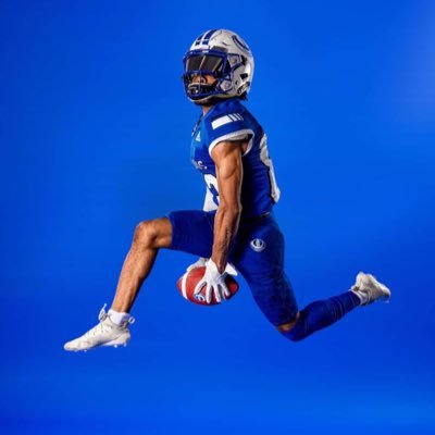 AkueIsmael's profile picture. WR @ UDM