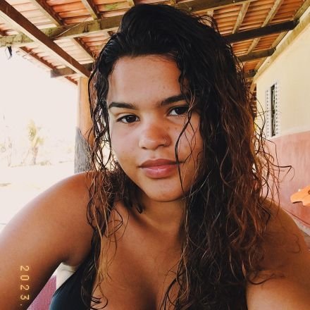 euemilymelo's profile picture. Twittes com erros de português pq eu nasci gostosa n inteligente