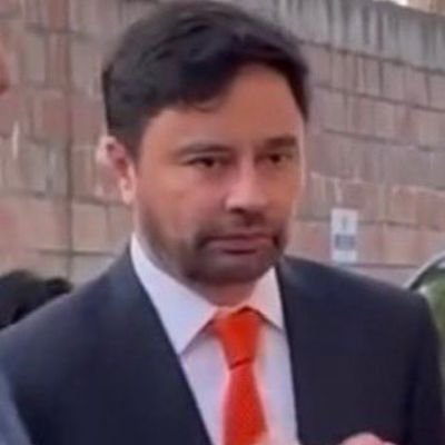desencantadoCL's profile picture. 1,2,3... desencantado!
a veces correcto.
a veces ordinario.
un Chileno más, un bot de mi mismo,
de esencia miserable y súper agradecido de la vida. Casado.