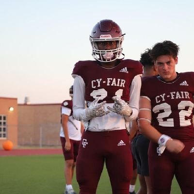 Cy Fair safety, corner /Cof 2025/6'2 173/ 📲 346-264-6321 40 time 4.72  bench 185 squat 315 clean 220 jdubzz2007@gmail.com