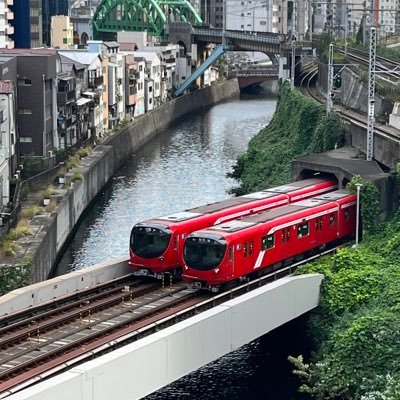 広島出身 福岡在住の大学生。(20)新海誠監督の映画、鉄道、旅行、音楽などが好き。細々と小説も書いてたり。ティアマト彗星の日が誕生日です☄️ヘッダー はsidan(@r9leo2)さんより。すずめは5回鑑賞