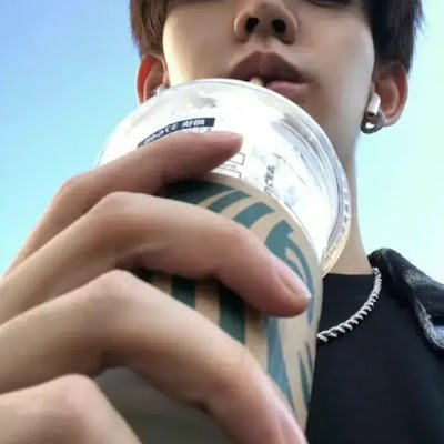 RonaLiu142228's profile picture. 