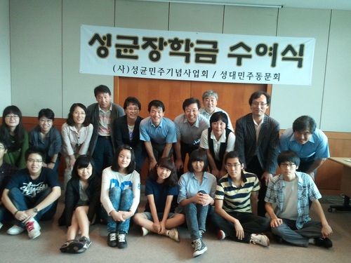 skkmindong's profile picture. 성대민주동문회입니다. 저는 사무국장 이명숙이고요..