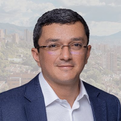 🎙️ Periodista, indignado y verdolaga, en ese orden.

📖 Autor: Desde el barrio más alto de Medellín

🥇 Premio CIPA a la excelencia periodística en Antioquia