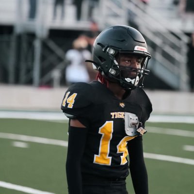Dual-Sport Athlete| Alcovy High School | Football #8/#14 | ~ Height 5’8 |136 lb| Positions SS/WR| C/O 2027 🎓 3.4 GPA| Contact me at marquellsmith9@gmail.com