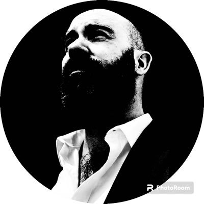 Random guy, posting random things. Sarcasme, meme et répartie. Besoin de rien, envie de rien: si tu n’es pas déjà dans mes DM, abstiens toi 😜