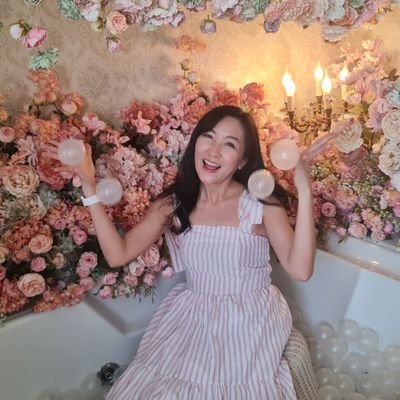I'm Anne, Assoc Prof, Digital Marketing, Influencer Marketing, Health Communication, Review C-Ent, K-Series, research and digital trend