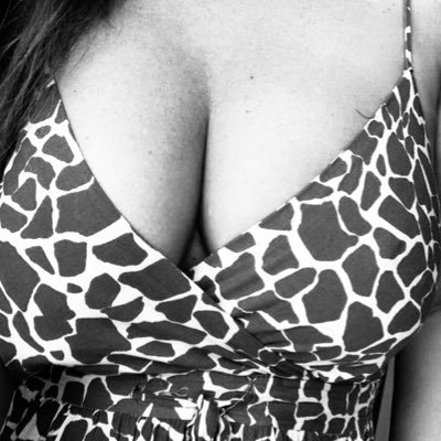 “No existe el hombre perfecto. Ni la mujer perfecta. Existen sólo hombres y mujeres imperfectos capaces de perfeccionarse y complementarse el uno al otro.”