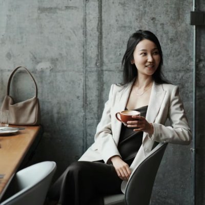的確な推奨銘柄と的確な相場予測で、多くの投資家から高い評価を得ています。また、基本的なテクニックの伝授を実践することで、多くの投資家が独自の取引システムを構築し、ファイナンシャル・プランニングを完成させる手助けをしてきました。