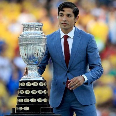 Socio del Club Social y Deportivo Colo Colo ⚫️⚪️ Fan del Milan ⚫️🔴 Catorcista 🤙