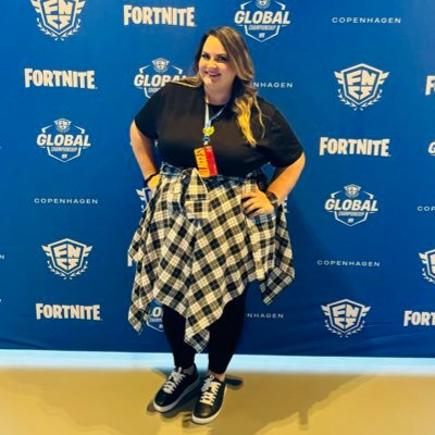 | Social Media Manager | Sr. Writer @DignitasFN | @FNCompetitive & @FNCreate Enthusiast | Also,cat mom & Bigfoot believer. Work with me 👇