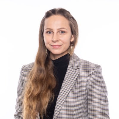 Kiinnostunut työoikeudesta, työmarkkina-asioista sekä niiden vastapainona voimanostosta ja leipomisesta.