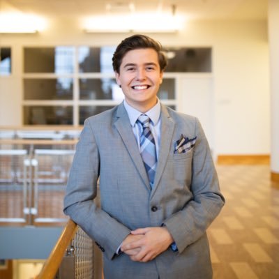 Communications Associate at @illinoispolicy | Social Mobility Fellow for @join_yv | @UofIllinois alum | transit and housing advocate | Wrigleyville 📍| 🏳️🌈