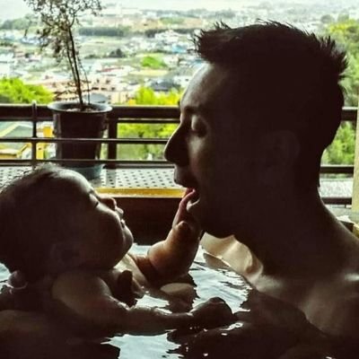 50代を楽しみながらカッコいいお父さんを目指す|7歳6歳の年後姉妹に翻弄されながらも育児を楽しみたい|興味事には積極的にチャレンジ| ミツバチ はちみつ グルメ スイーツ 温泉 旅行好き 狩猟 8年かけて自宅をDIYでリフォーム│副業の予定なし|