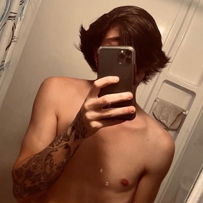 NSFW ACC 18+🔞| Level 27♈️| Content Creator/Streamer🎮 DM for menu or content requests