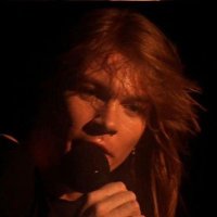 every day a one little picture of Axl Rose🧡(@almostdailyaxl) 's Twitter Profile Photo