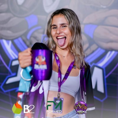 eu, filha do carbono e do amoníaco. stupid, emotional, obsessive little me. infj.