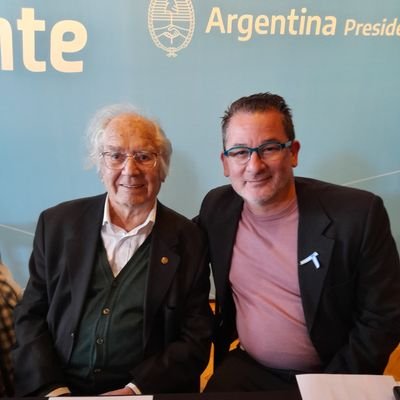 Hijo de Eloísa y Ángel, Papá de Gerónimo y Lucio, Abogado, Especialista en Derecho Penal y Profesor Universitario en Ciencias Jurídicas