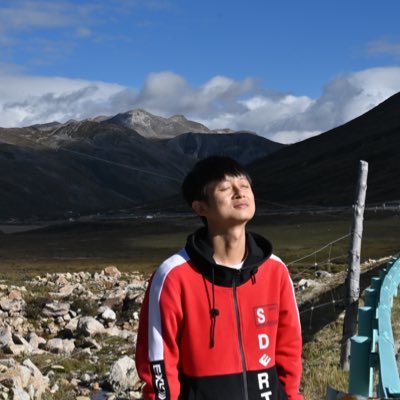 Java/Python developer. I'm Studying iOS development now. I'm pushing myself to  express in English/Japanese instead of 中文. I wanna explore more vast world.