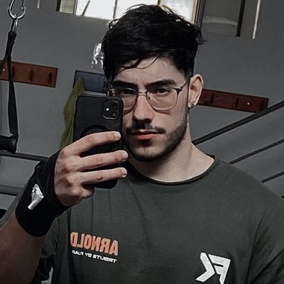 Streamer de Twitch 🇦🇷 DONT TREAD ON ME. 🐍|| Gastón Mera - Gta: Raúl Rubier instagram: https://t.co/br2i70vgma