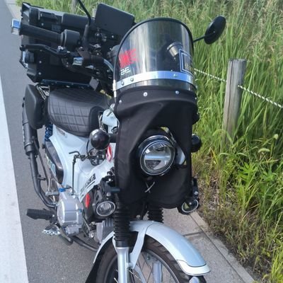MAD3Low's profile picture. 名前変えました。元マッド三郎です。
2児の父
バイクが好きで原付から中型まで１５台ほど乗ってきました。
現在はクロスカブ110に落ち着いています。
皆さんのカスタムを参考にさせて頂いております。
汎用品を工夫して装備することが好きです。
妻がコマジェに乗ってます。
小学生の長男と最近はポケモンGOをやっております。