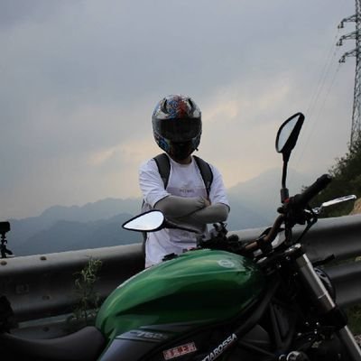 vaLyiii's profile picture. 