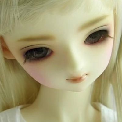 JuliaGetlik's profile picture. she/her