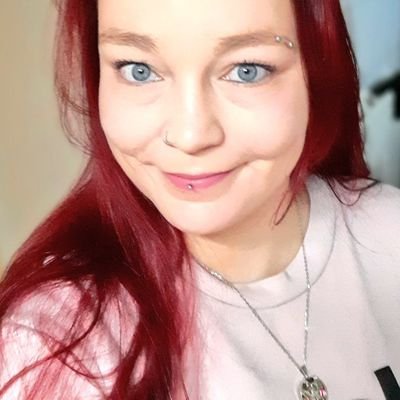 Ich polarisiere ganz gerne, erzähle von meinem Leben und bin manchmal politisch. Aber immer voller Herz. Das Leben sollte immer eine Liebesgeschichte sein. ❤