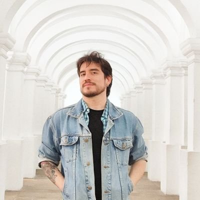 _Henaro's profile picture. Algo soñador, escribo canciones tristes cuando me aburro de ser abogado.