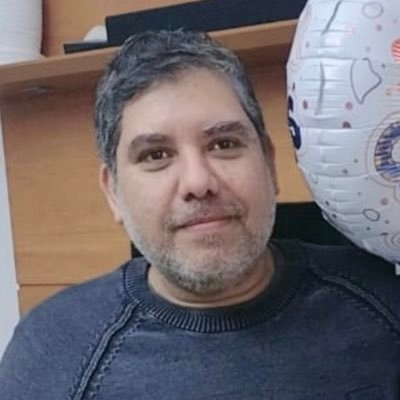 QuintuLentulus's profile picture. Odio las injusticias por eso soy un dedo en la llaga,dog lover, English teacher y un jodido de mierda. sígueme y te sigo.