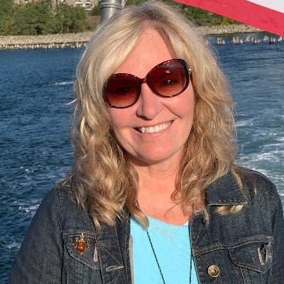 Likes = Canada, nature, animals, Maple Leafs, Blue Jays, Blue Rodeo, travel. Dislikes = bullies, dishonesty, cigarettes, clutter. Instagram: kats_clicks