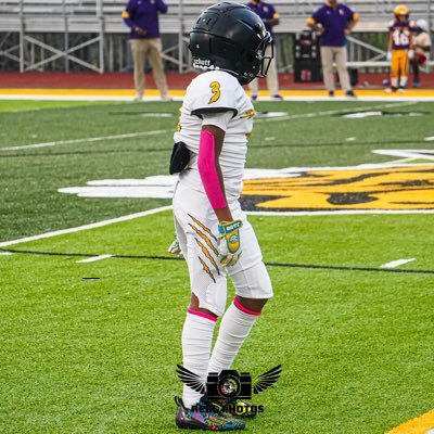 St. James High School. A young man with big dreams⭐️🏈||wr/db||🏈 student athlete 📚 llC/O 2028|| I could hoop too. 🏀||pg||🏀