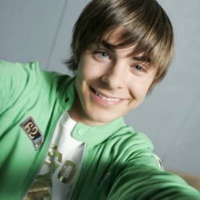 Elliegoham's profile picture. alas! earwax.