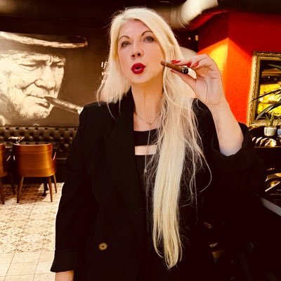 trolleygirl_de's profile picture. Journalistin für Reise-, und Lifestyle-Themen. Digital Creator ✈️🛳🚙🏝