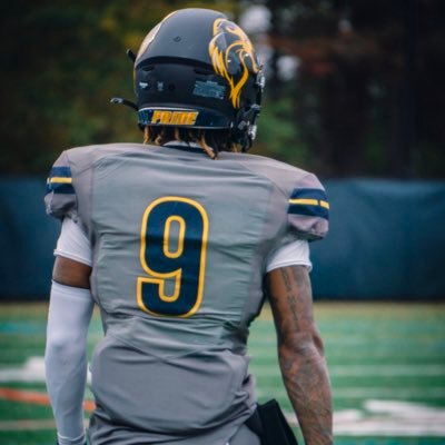 @ClarkePrideFB 🦁| CB/SS | 4.53 40 | 5’9 150 lbs | instagram @0fficia1dj email: dreisme2@gmail.com