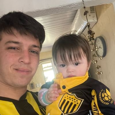 Padre de Emmita, ella es la luz de mi vida 👐 Novio de Agus 🥰❣️                         📲 Instagram: Franconievez

Hincha del Club Atletico Peñarol 💛🖤.