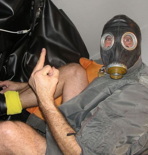 gay german guy into skin, army, rubber, fuck (p), fist (p) and a lot of piss and pp. likes to play at risky places #TeamCummedLevis501 #PublicJerker #FF