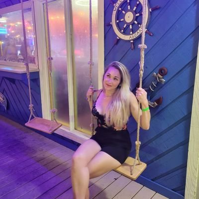 jade_lyndsey's profile picture. Not the blonde you expected..