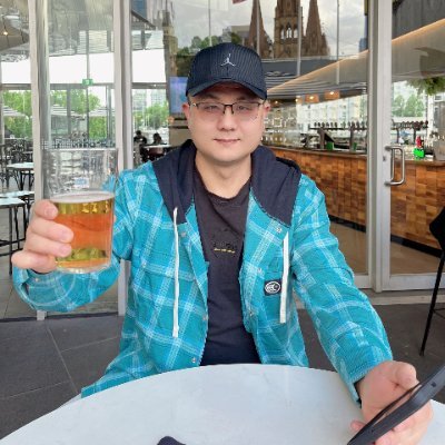 I'm a partner at Bseesmer and I'm a freelance investor, primarily a VC.
