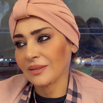 ف َمَن يَغتَرُّ بِالدُنيا فَإِنّي *** لَبِستُ بِها فَأَبلَيتُ الثِيابا