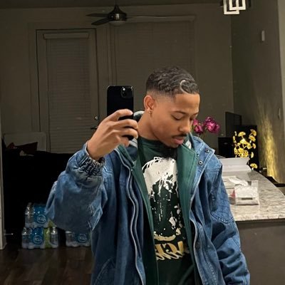 zct98's profile picture. 27. God-guarded. pvamu alum. poet. architect.