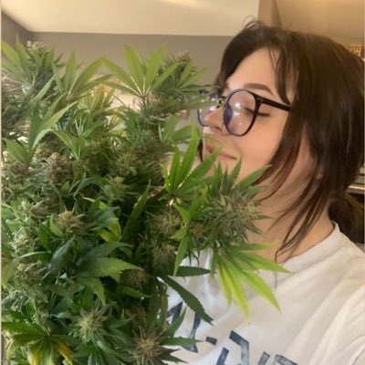 27, she/her~ Welcome to my mentally ill brain 🧠✨ & unfiltered thoughts.