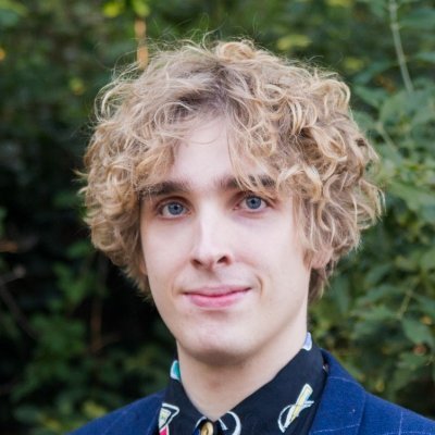 Jsem právník a pracuji na @nssoudcz. Dříve akademický senátor na @muni_cz, teď už #PhD bez afiliace. Rád dělám hudbu a býval jsem youtuber. 💖💜💙
