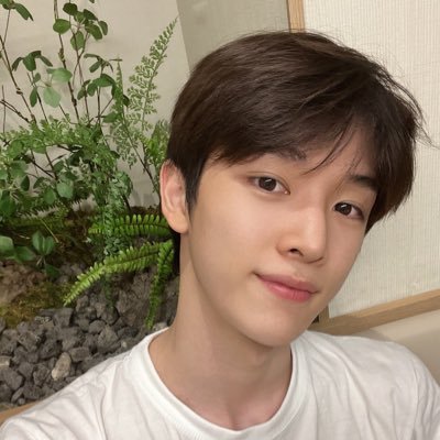 let_be__happy_'s profile picture. 성찬님 언제나 행복하길🍀